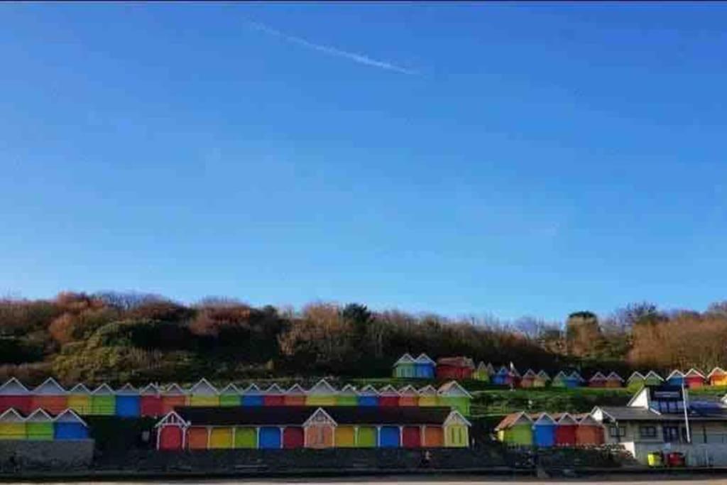 The North Bay Hideaway, Scarborough Exterior foto